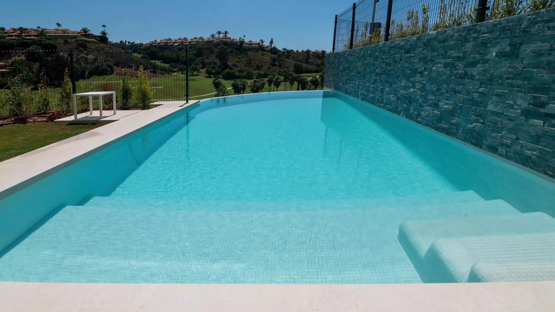 Villa Soul 17 En Santa Clara Golf, Un Alquiler Vacacional De Ensueno Marbella 0*,