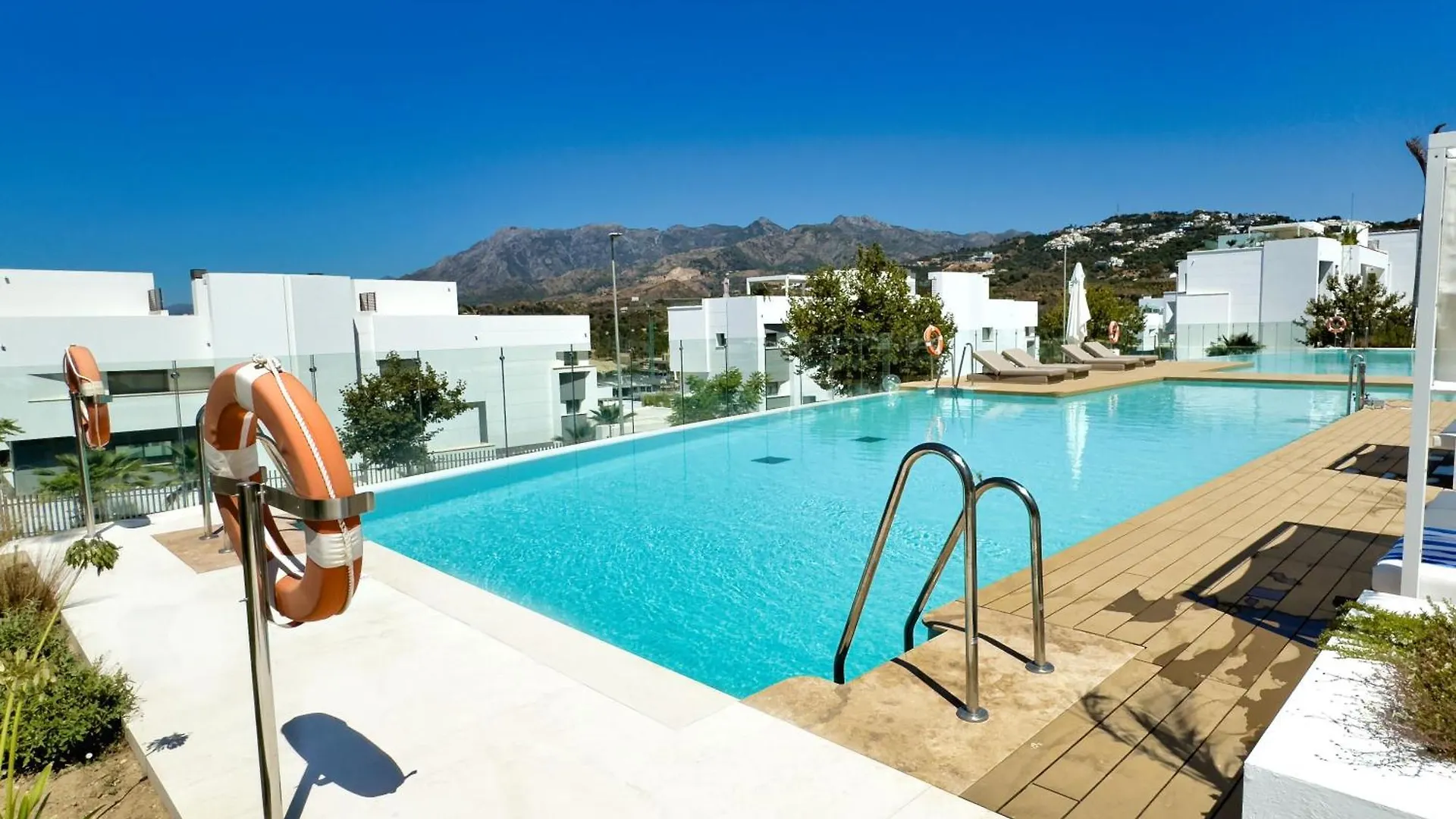 Villa Soul 17 En Santa Clara Golf, Un Alquiler Vacacional De Ensueno Marbella